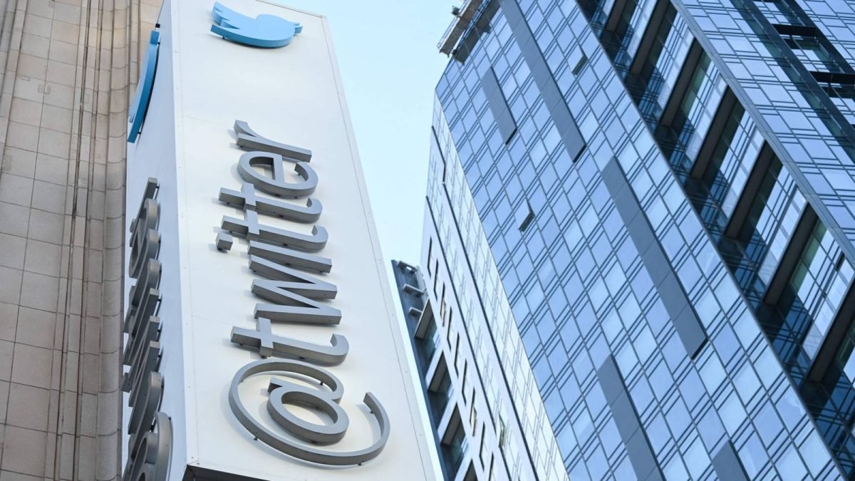 Twitter devient X Corp, le réseau social n’existe plus en tant qu’entreprise